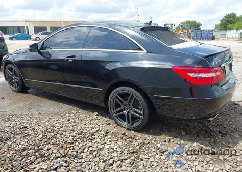 2011 Mercedes-Benz E 350 z USA, uszkodzony, nr VIN WDDKJ5GB8BF105563